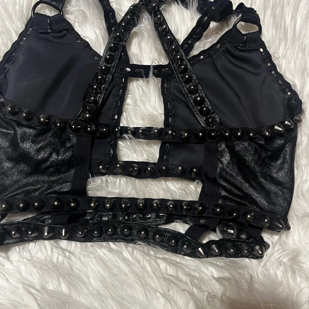 Toxic vision pentagram Studded top - Picture 4 of 4